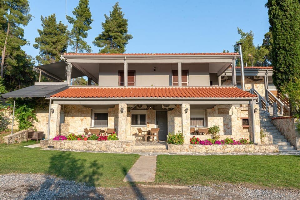 Property building, Garden, Balcony/Terrace, Garden view