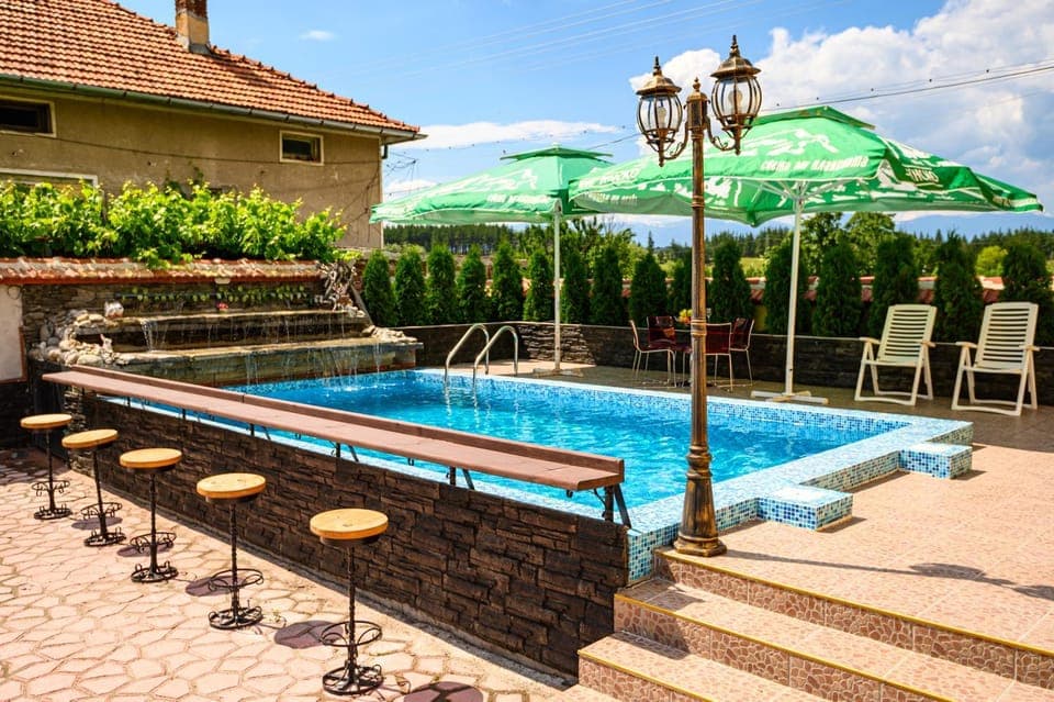 Swimming pool, Swimming pool