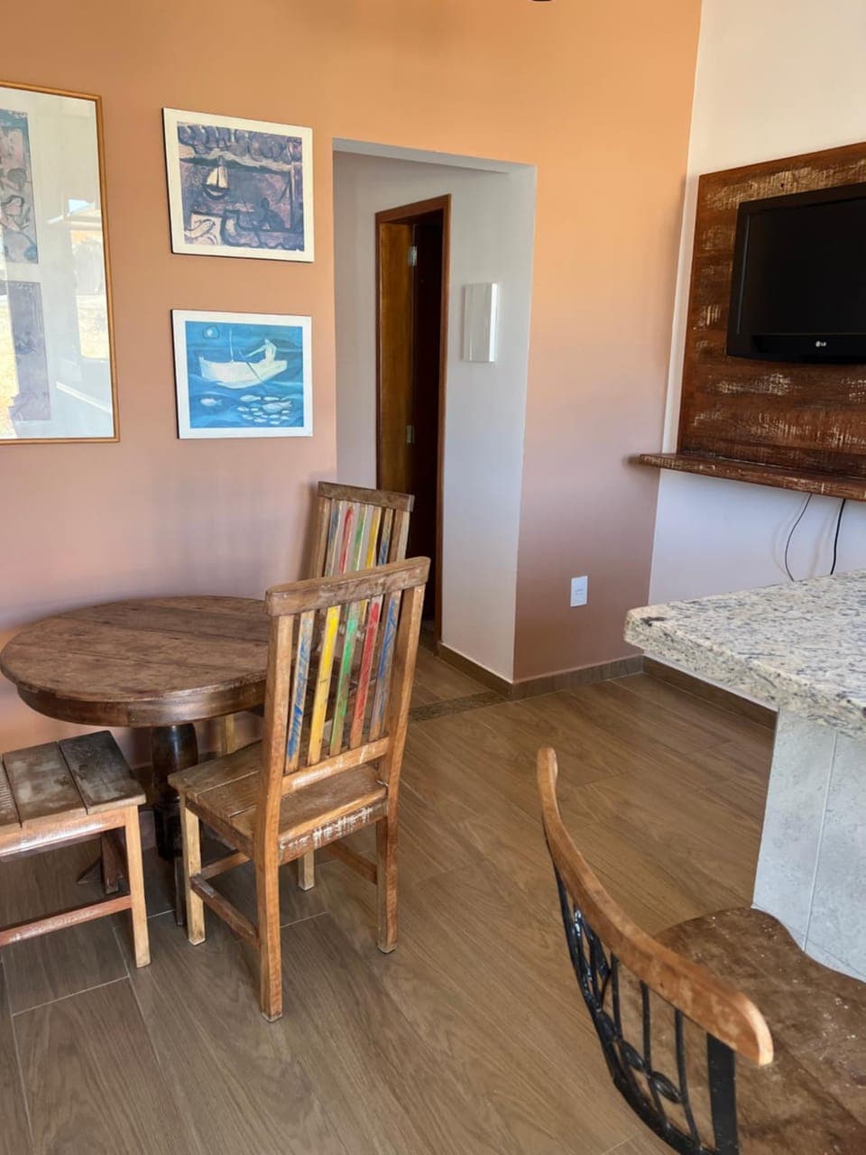 TV and multimedia, Seating area, Dining area