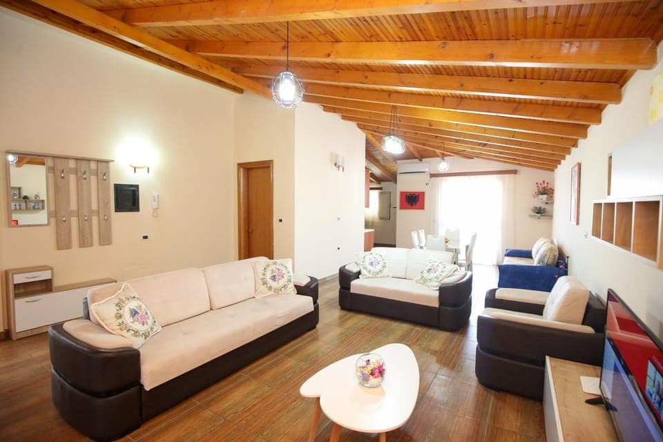 TV and multimedia, Living room, Photo of the whole room, Seating area