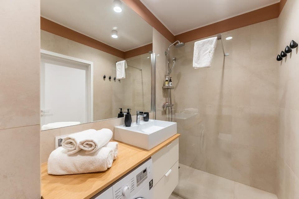 Shower, Bathroom, towels