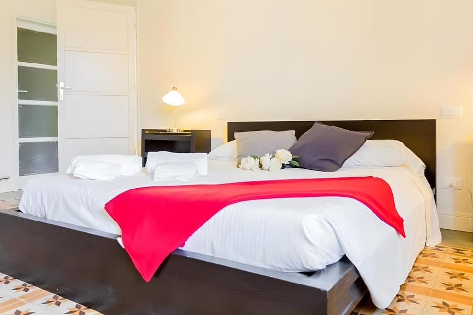 Bed, Photo of the whole room, towels, wardrobe