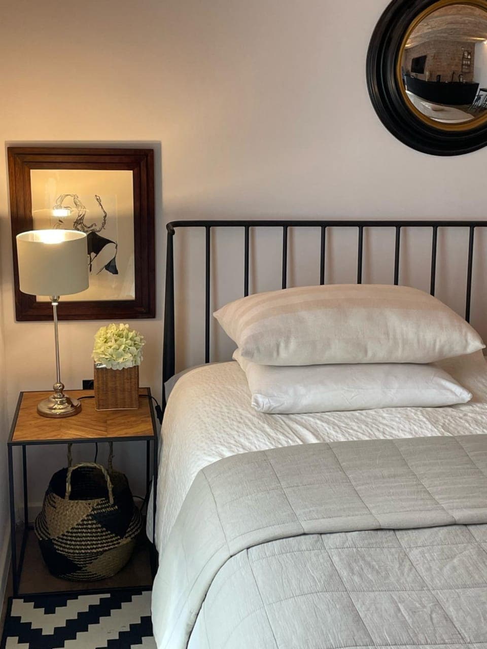 Bed, Seating area, Bedroom