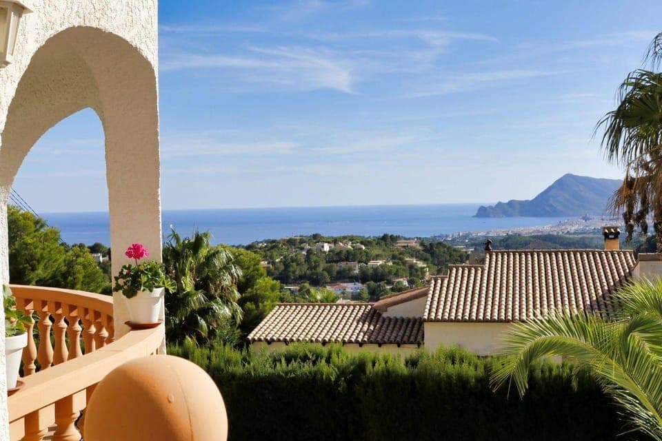 Large chalet with private pool Chalet in Marina Baixa