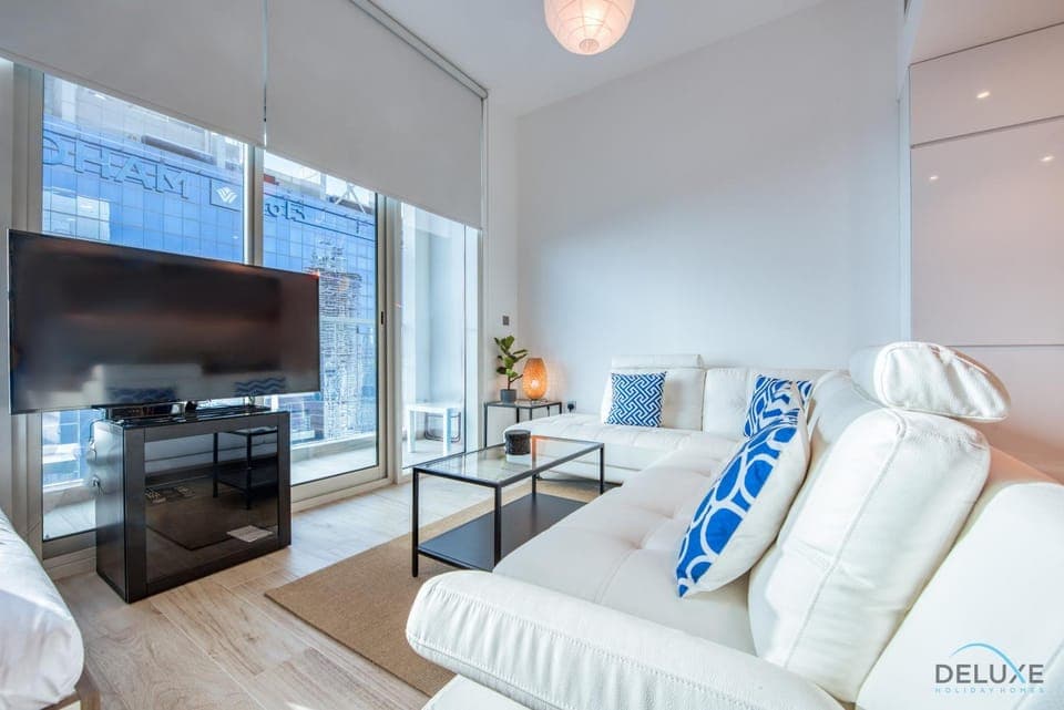 Property building, TV and multimedia, Living room, Swimming pool