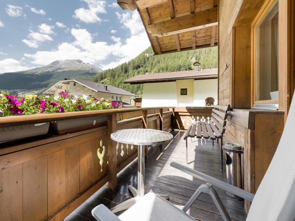 Balcony/Terrace, Mountain view