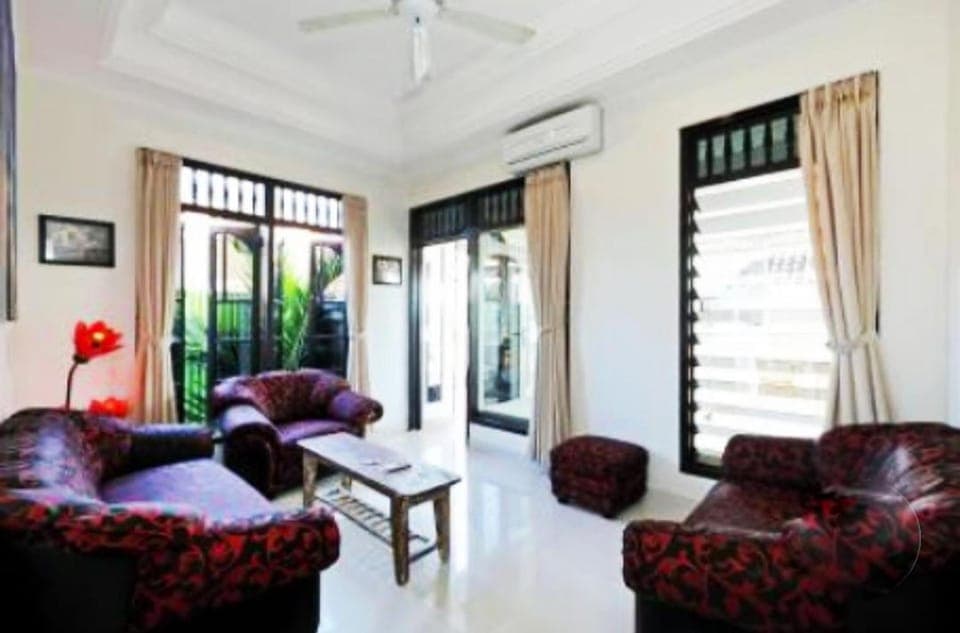 Living room, Seating area, fireplace, air conditioner