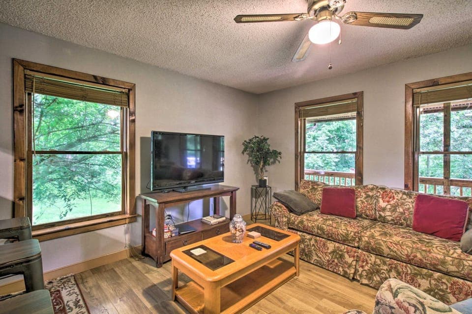 Pet-Friendly VA Home ~ 30 Mi to Shenandoah NP House in Shenandoah Valley
