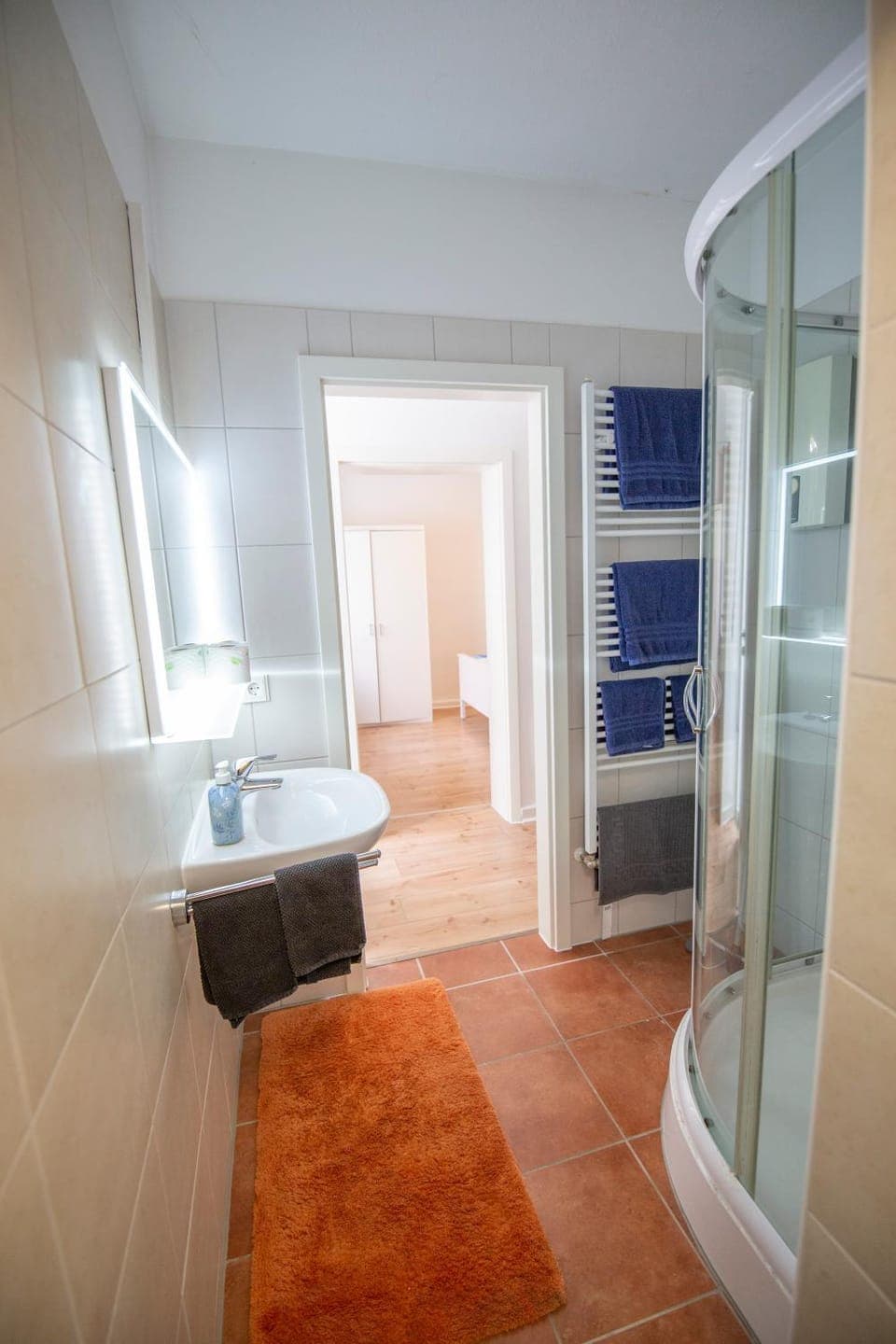 Shower, Bathroom, towels