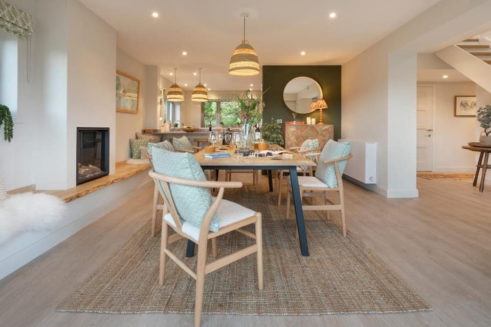 Dining area, kitchen
