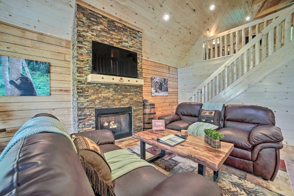 Hot Tub, Pool Access & Fire Pit: Gatlinburg Cabin Cabin in Pittman Center