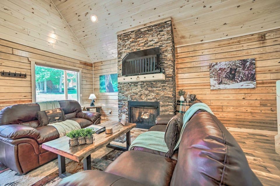 Hot Tub, Pool Access & Fire Pit: Gatlinburg Cabin Cabin in Pittman Center