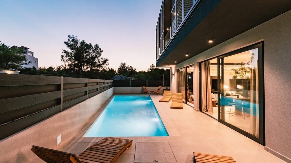 Property building, Garden, Seating area, Swimming pool
