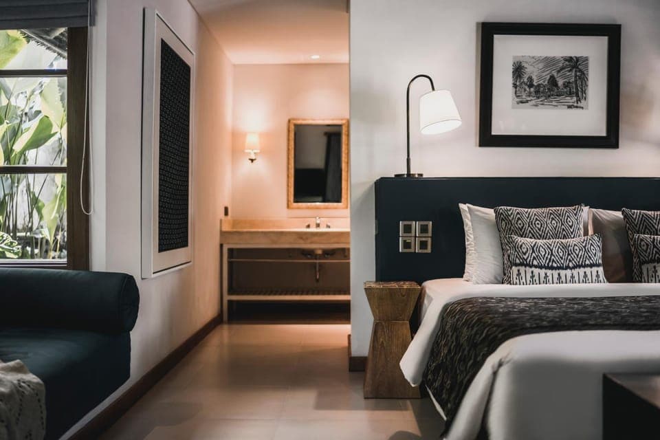 Bed, Photo of the whole room, Seating area, Bedroom