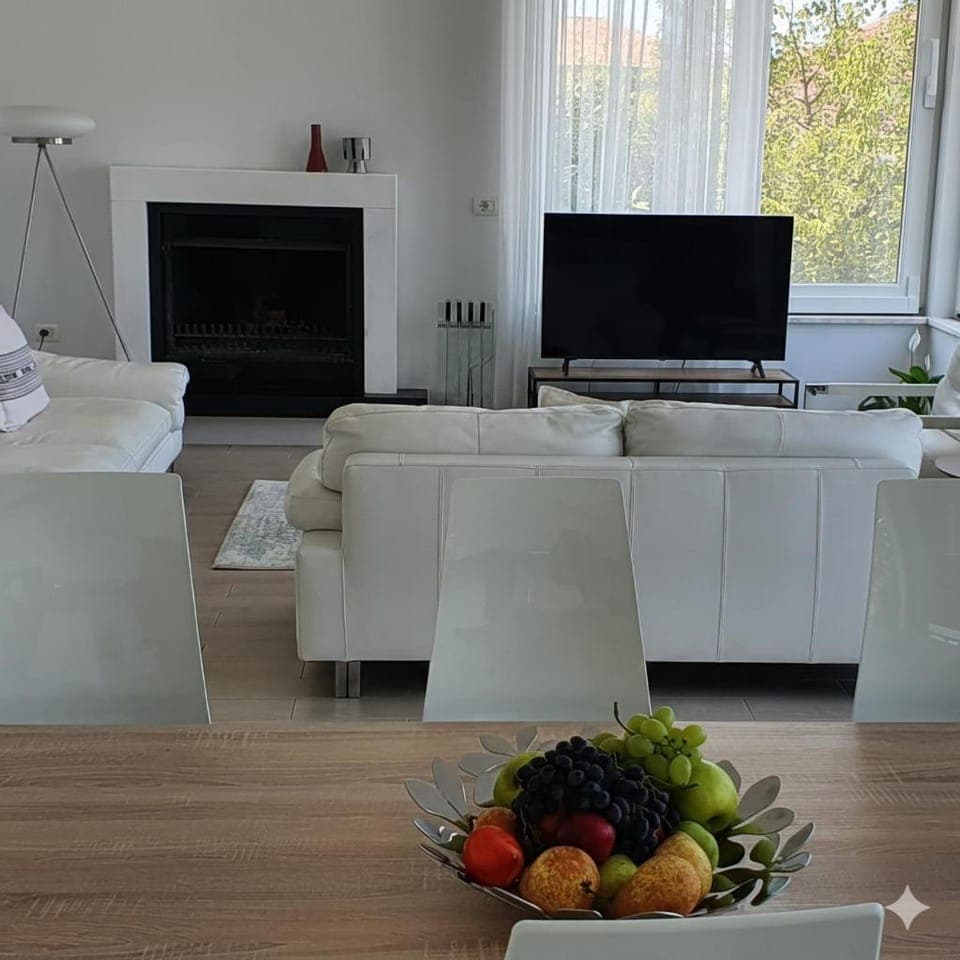 Communal lounge/ TV room, TV and multimedia, Evening entertainment