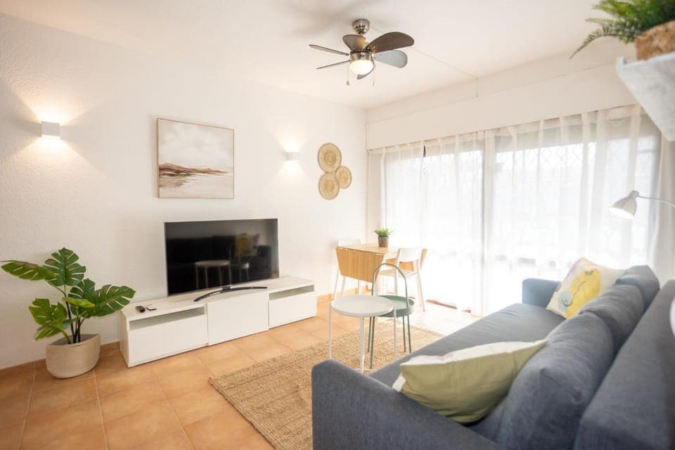 Communal lounge/ TV room, TV and multimedia, Living room, Seating area, fireplace