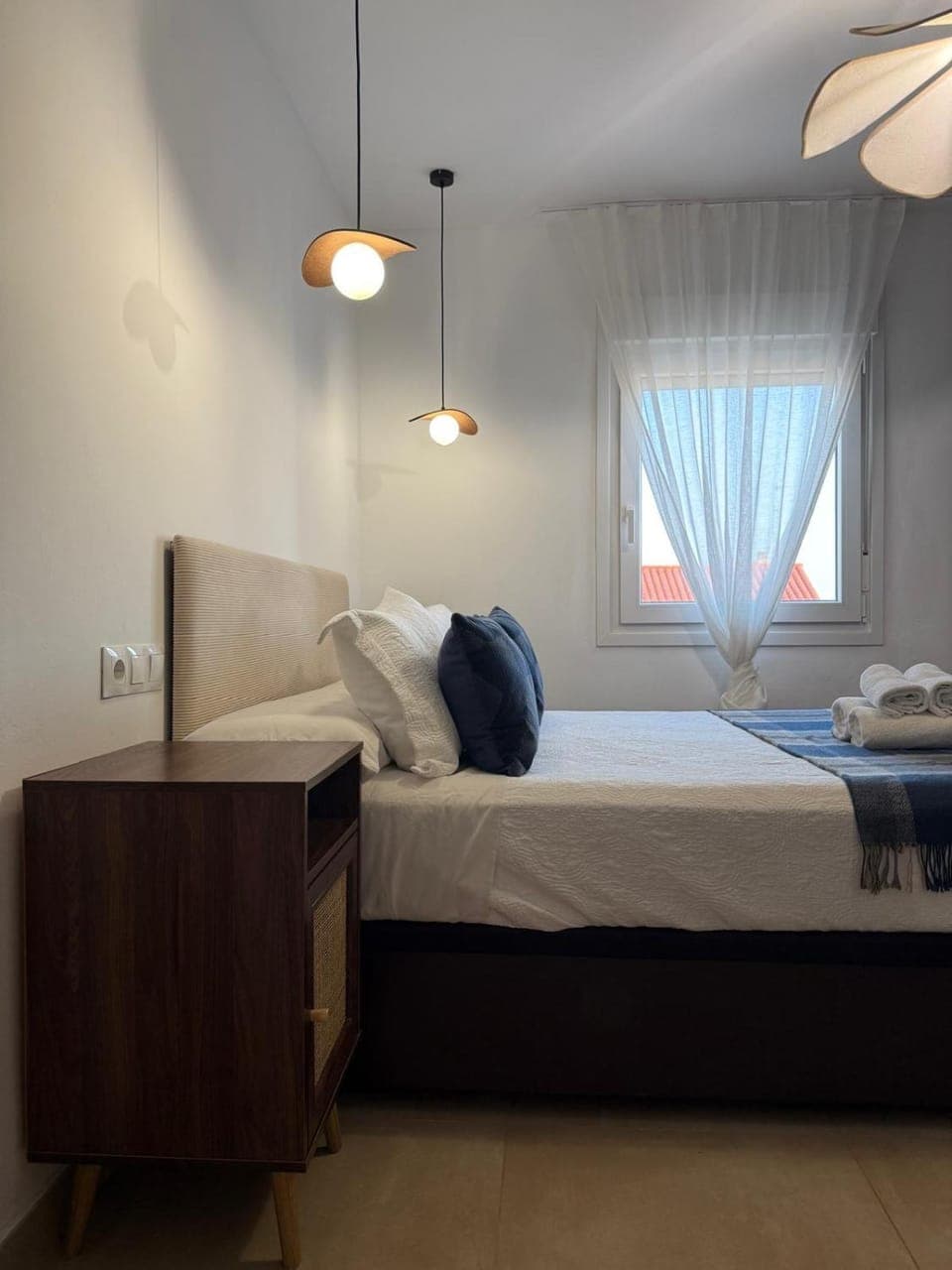 Bed, Photo of the whole room, Bedroom, furniture, towels