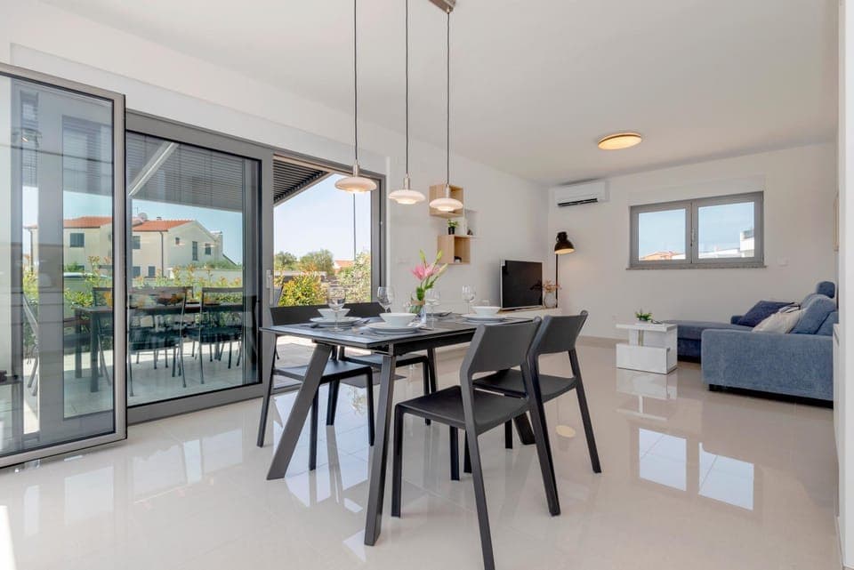 Patio, Balcony/Terrace, Living room, Seating area, Dining area