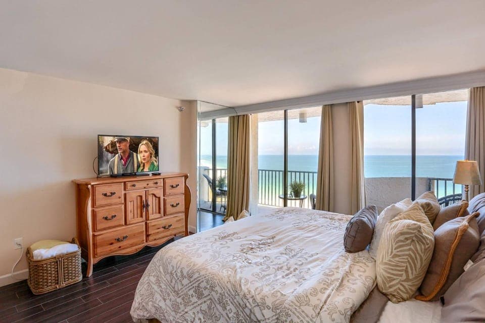 1506 Lighthouse Towers House in Sand Key