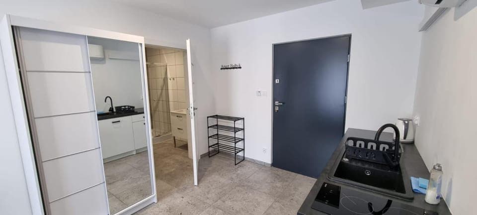 Kitchen or kitchenette, stove, wardrobe