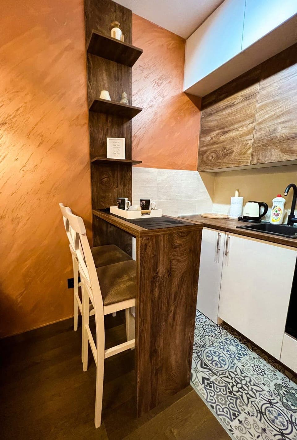 Kitchen or kitchenette, Dining area