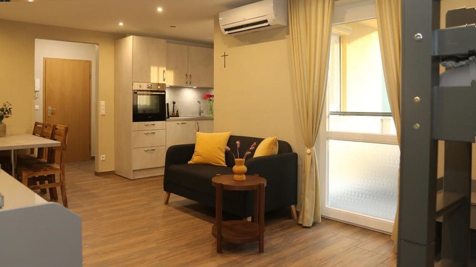 Living room, Seating area, Dining area, air conditioner