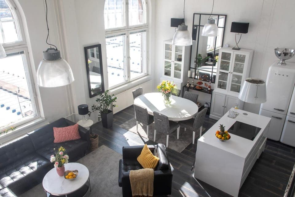 View (from property/room), Living room, Seating area, Dining area, Lake view