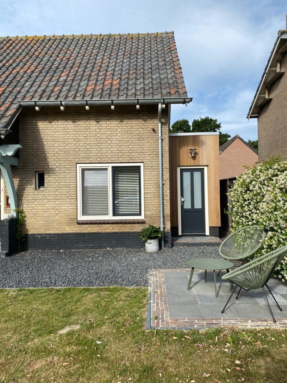 Facade/entrance, Garden