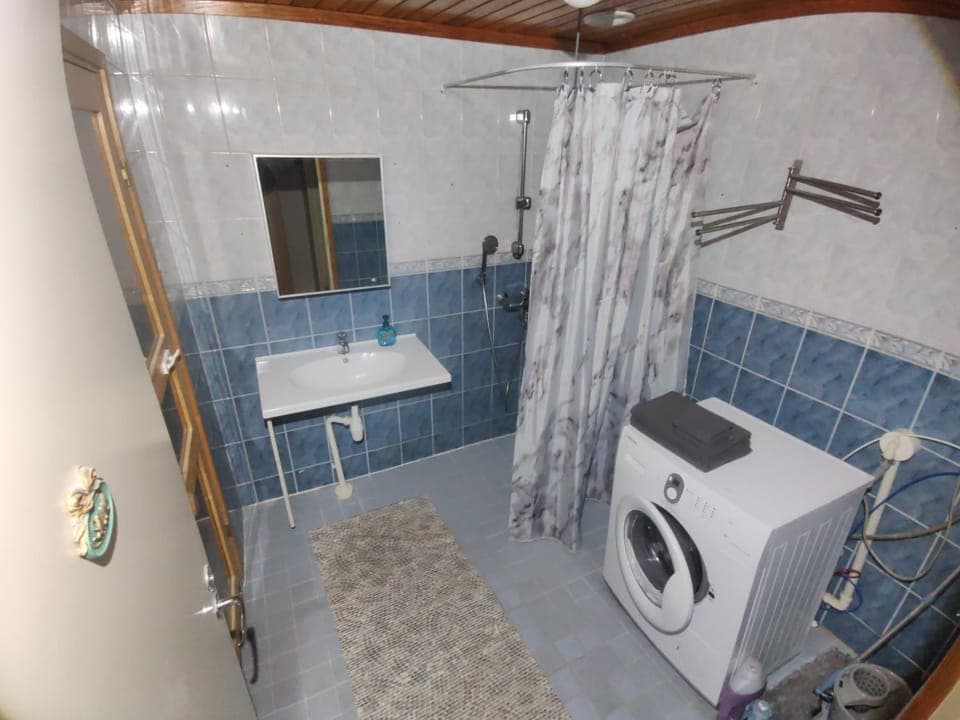 Shower, Bathroom, towels, washing machine, dryer