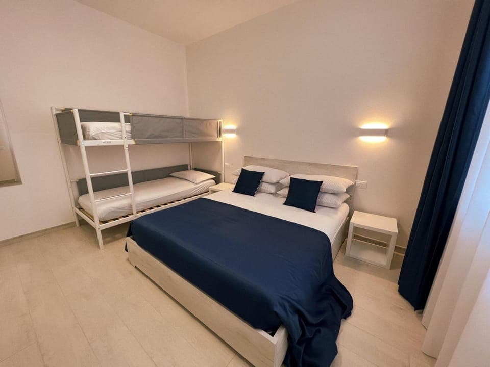 Bed, Photo of the whole room, Bedroom, bunk bed