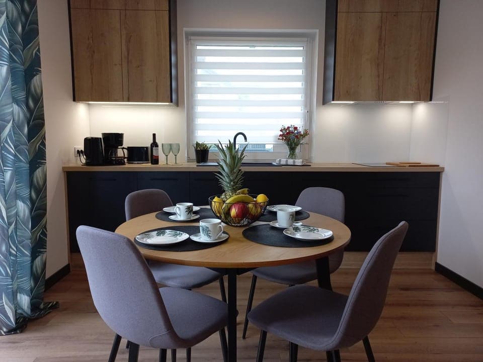 Coffee/tea facilities, Kitchen or kitchenette, Food and drinks, Dining area