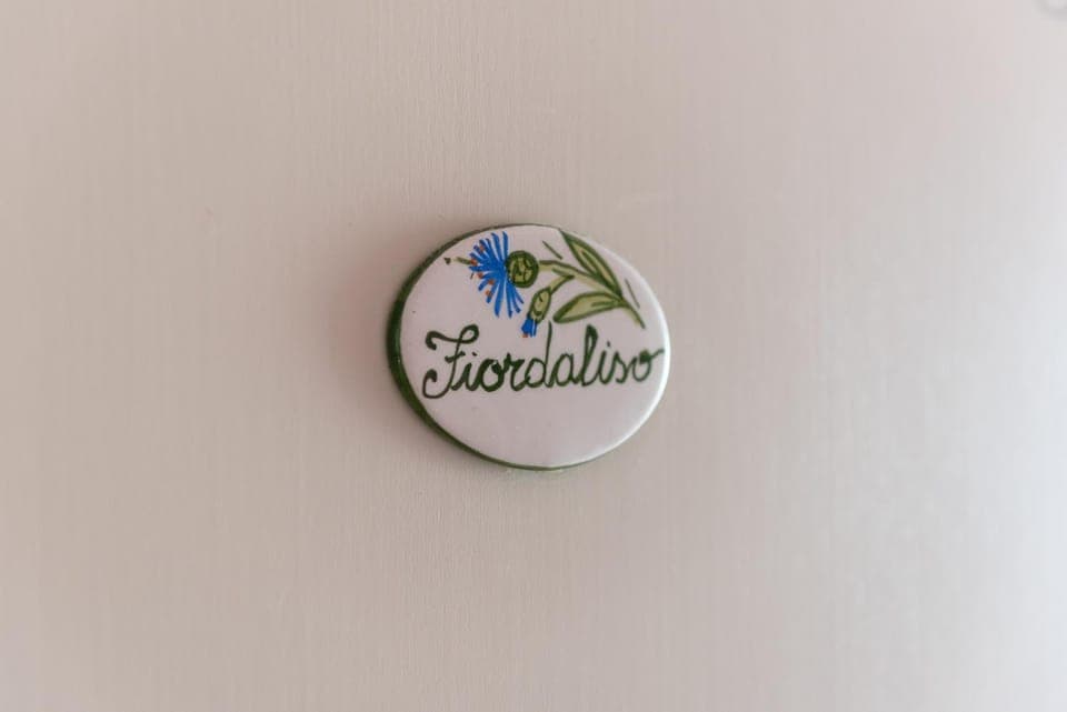 Property logo or sign, Other, Decorative detail, Logo/Certificate/Sign, Text overlay