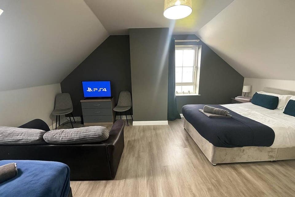 4 Bedroom Forest View House & Hot Tub sleeps 9 Farm Stay in Northern Ireland