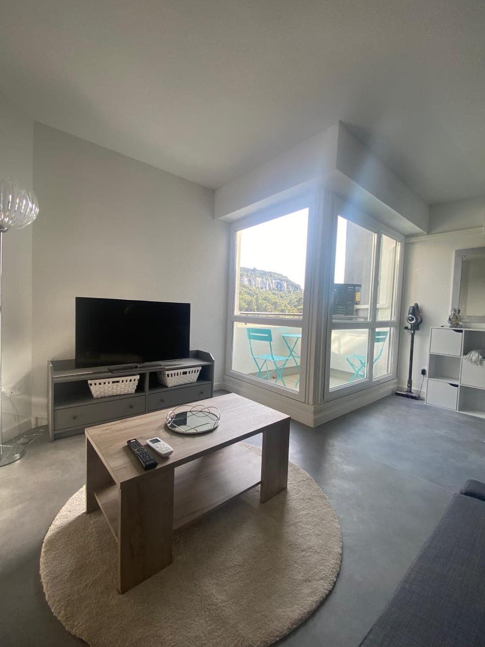 TV and multimedia, Living room, Mountain view