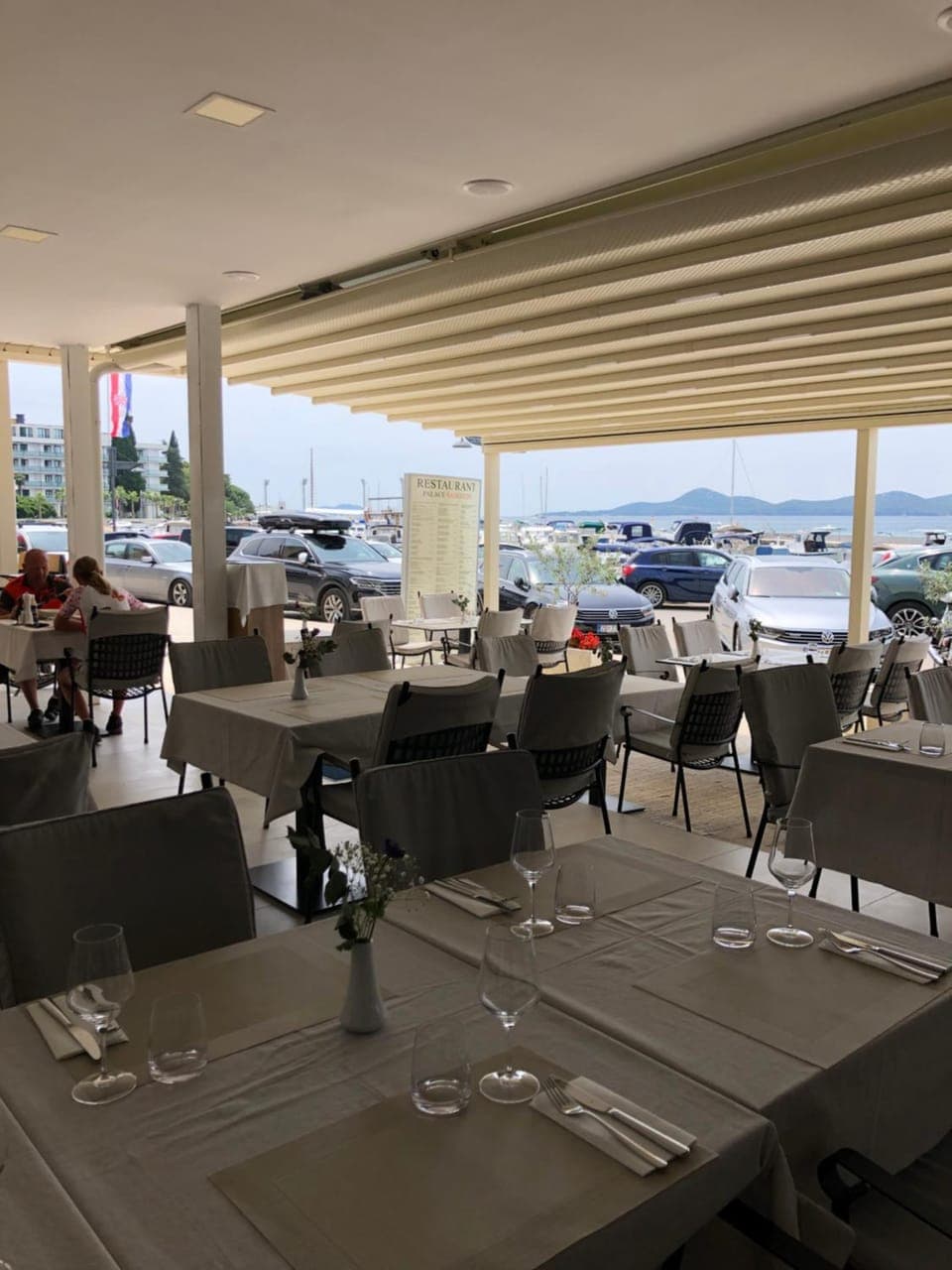 Restaurant/places to eat, Seating area