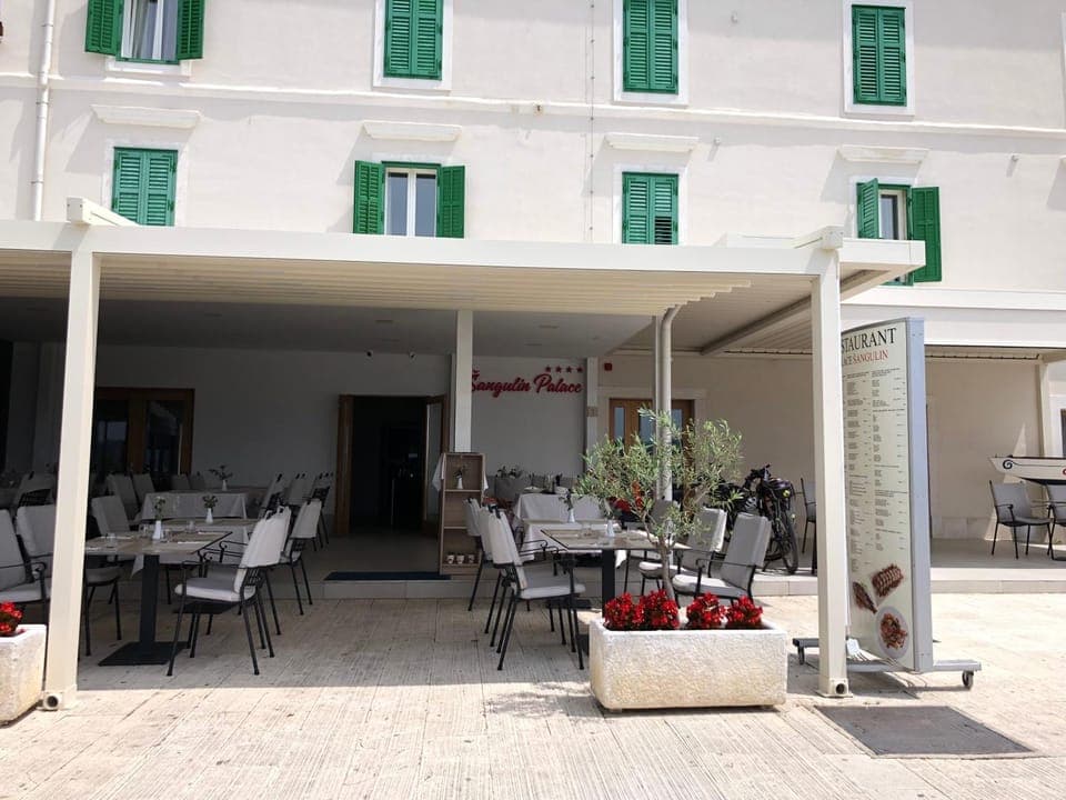Property building, Restaurant/places to eat