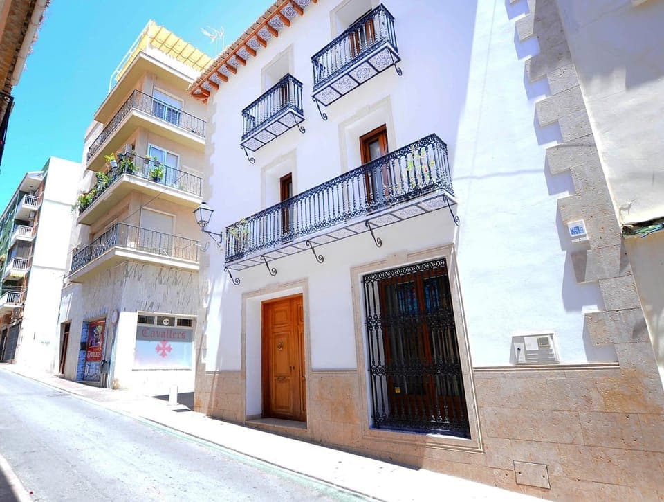 Property building, Facade/entrance, Neighbourhood