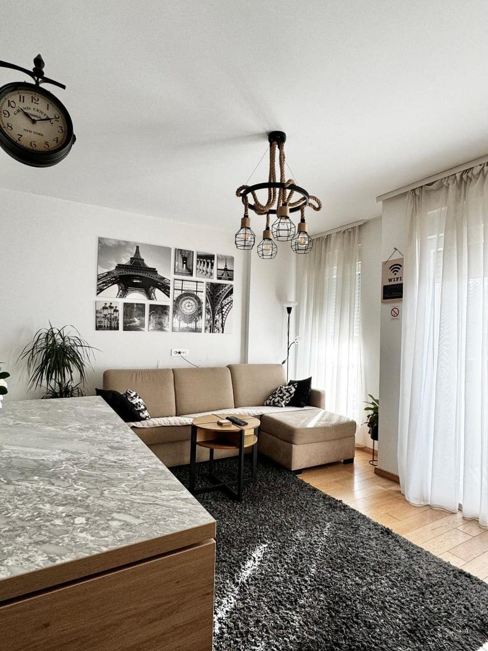 Living room, Photo of the whole room