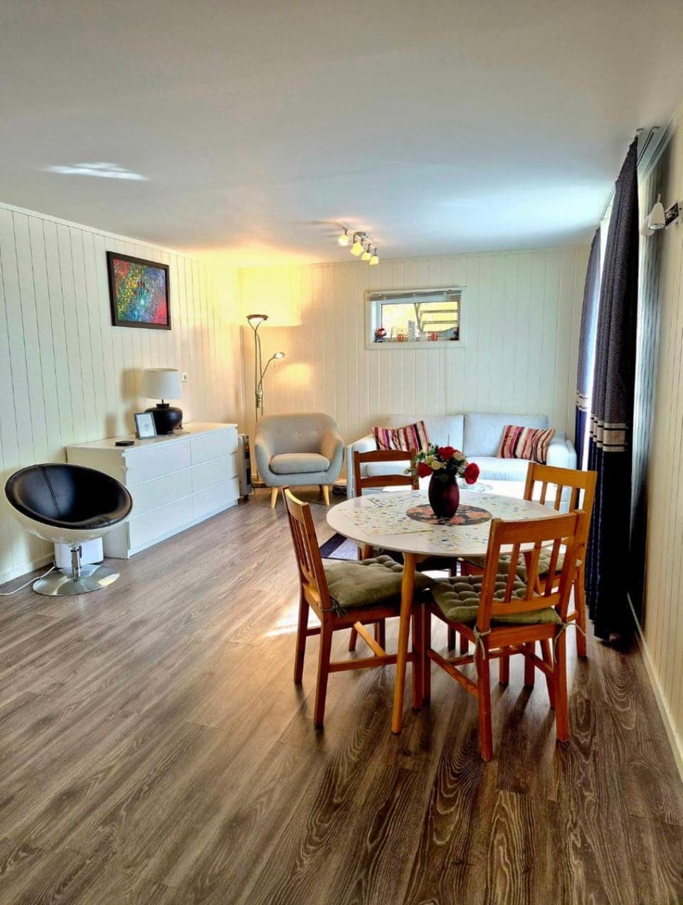 Lovely 1 bedroom downstairs condo with free parking place Apartment in Lofoten
