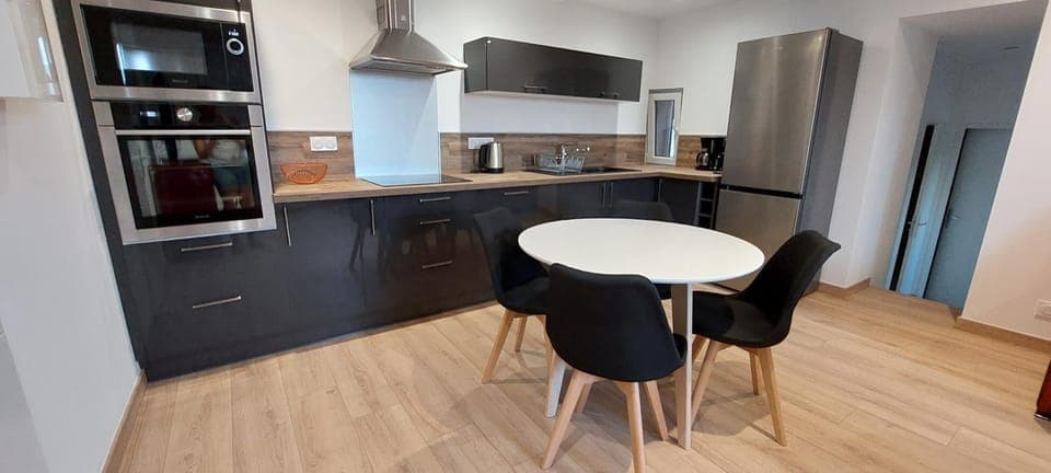 Coffee/tea facilities, Kitchen or kitchenette, dishwasher, oven, toaster