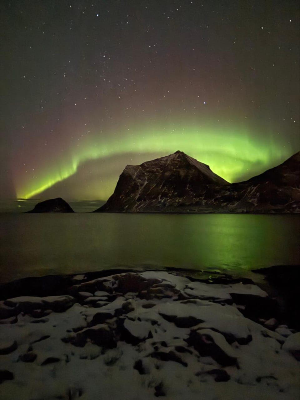 Modern waterfront rorbu with terrace and stunning sea view - free parking House in Lofoten