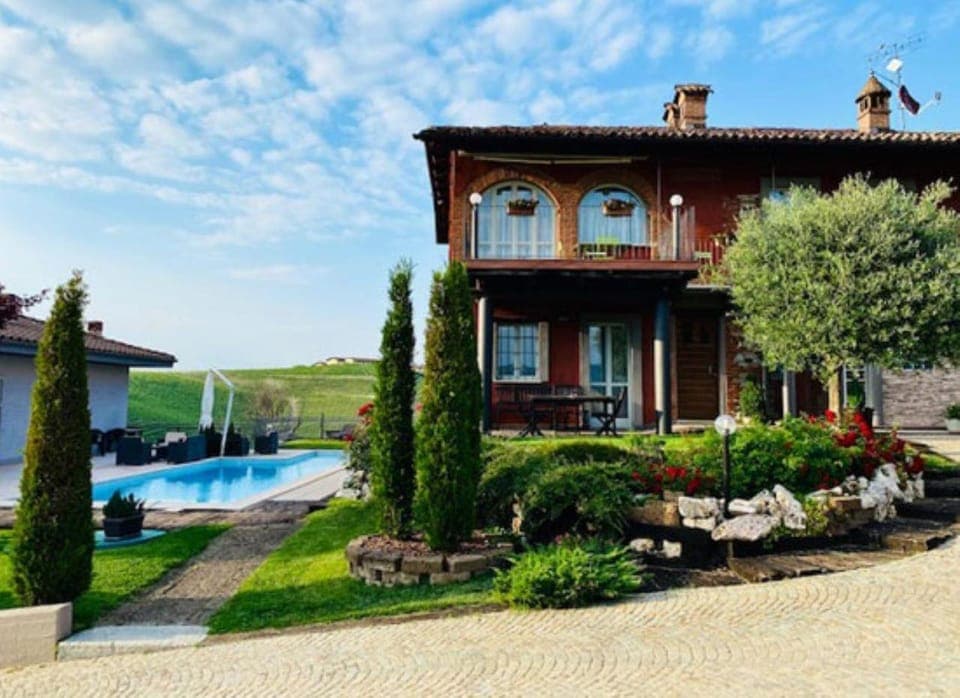 Property building, Facade/entrance, Garden, View (from property/room), Swimming pool, Inner courtyard view