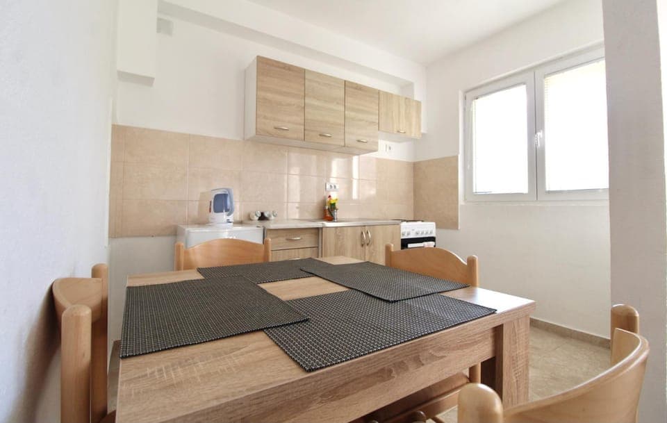 Kitchen or kitchenette, Photo of the whole room, Seating area, Dining area