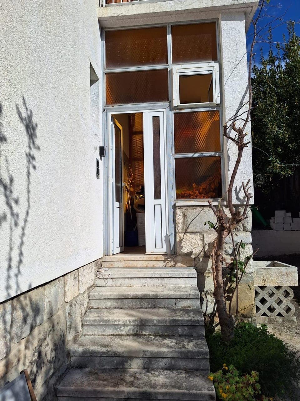 Facade/entrance