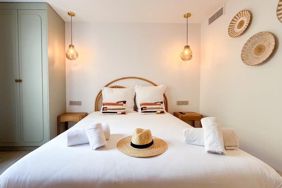 Bed, Photo of the whole room, Bedroom, towels, wardrobe, air conditioner