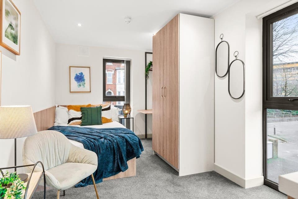 Bed, Living room, Photo of the whole room, Seating area, Bedroom, wardrobe