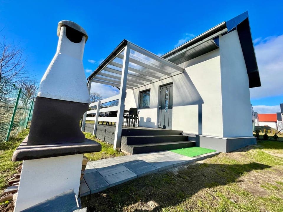 Property building, Day, Garden, Garden view