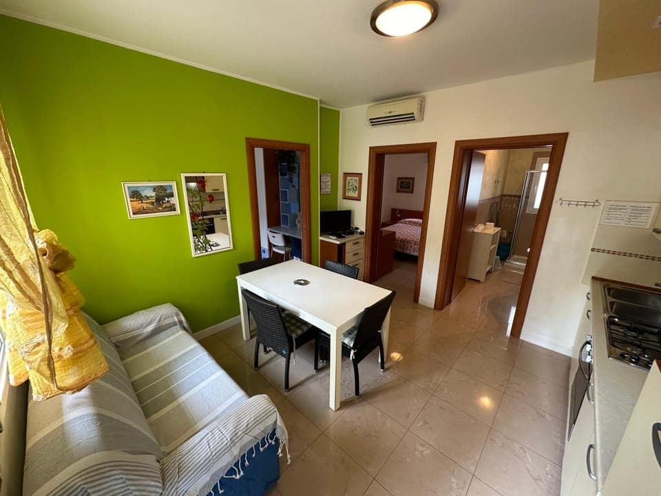 TV and multimedia, Kitchen or kitchenette, Living room