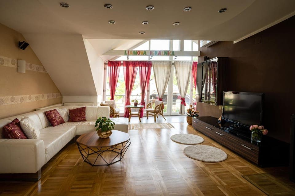 Communal lounge/ TV room, Living room