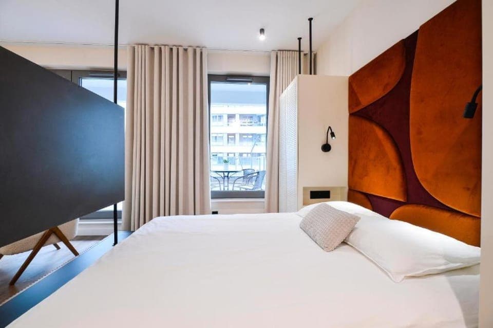 Bed, Bedroom, City view